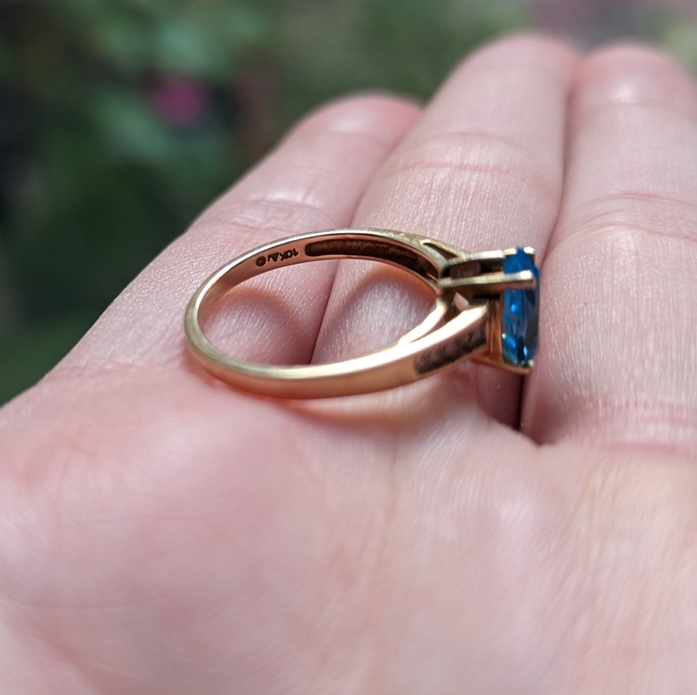 10k yellow gold topaz? diamond? pear teardrop ring - Picture 2 of 4